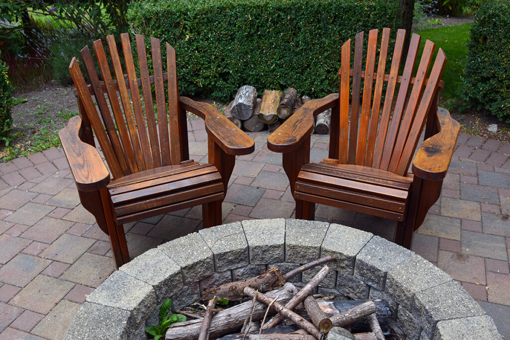 Firepit in Maryland with 2 chairs in front of it. 